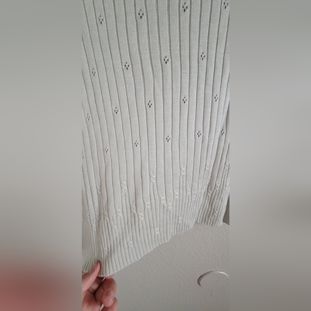 Elegant White Ribbed Top - Picture 8 of 8